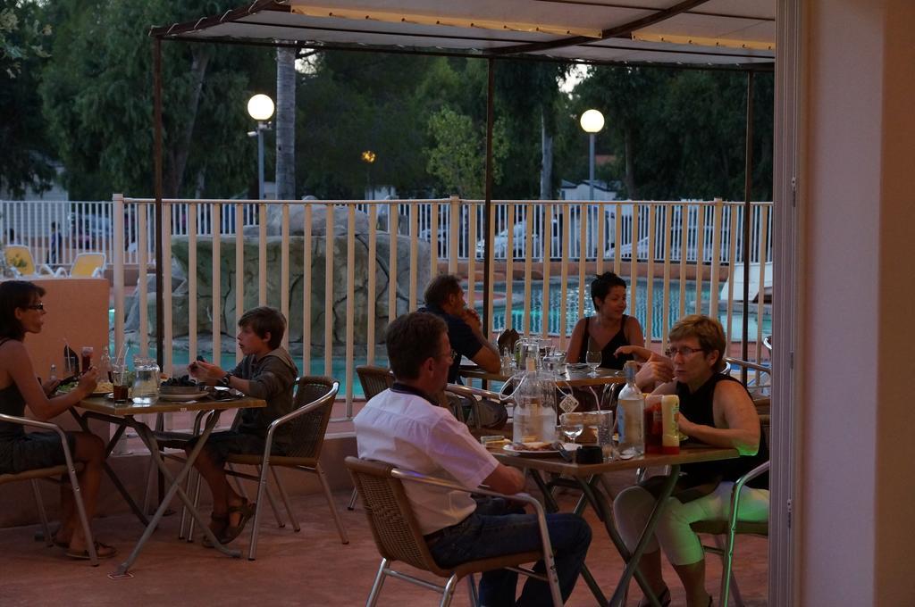 Camping Les Castors กาลวี ภายนอก รูปภาพ